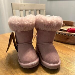 Lamo Toddler Boots NWT
